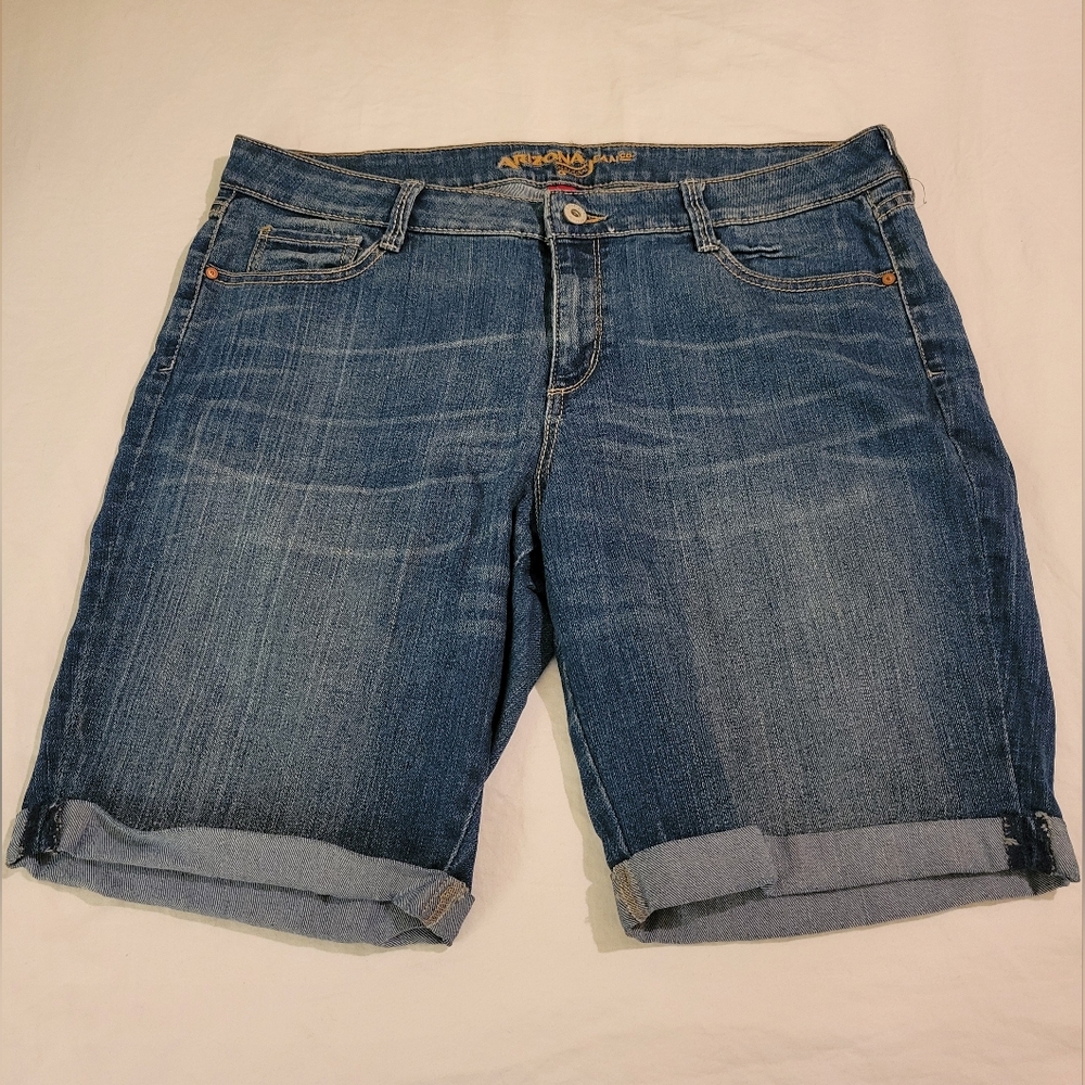 Arizona Jean Company Women's Denim Jean Shorts.  Size 17.